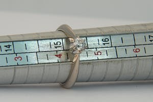 2506- witgouden & diamanten dames ring- 18krt -  0.15ct / E-F VS Bolsjewiek kopen? Bied vanaf 130!