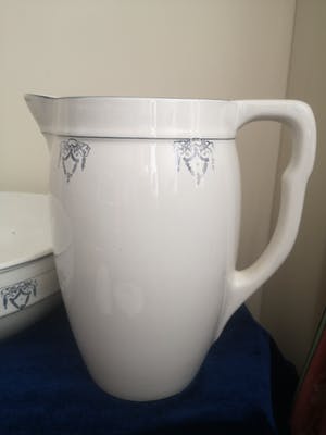 Keramiekfabriek Nimy - Fraai 4 delig Lampetstel, Manifacture Imperiale Royale kaufen? Bieten Sie von 15!