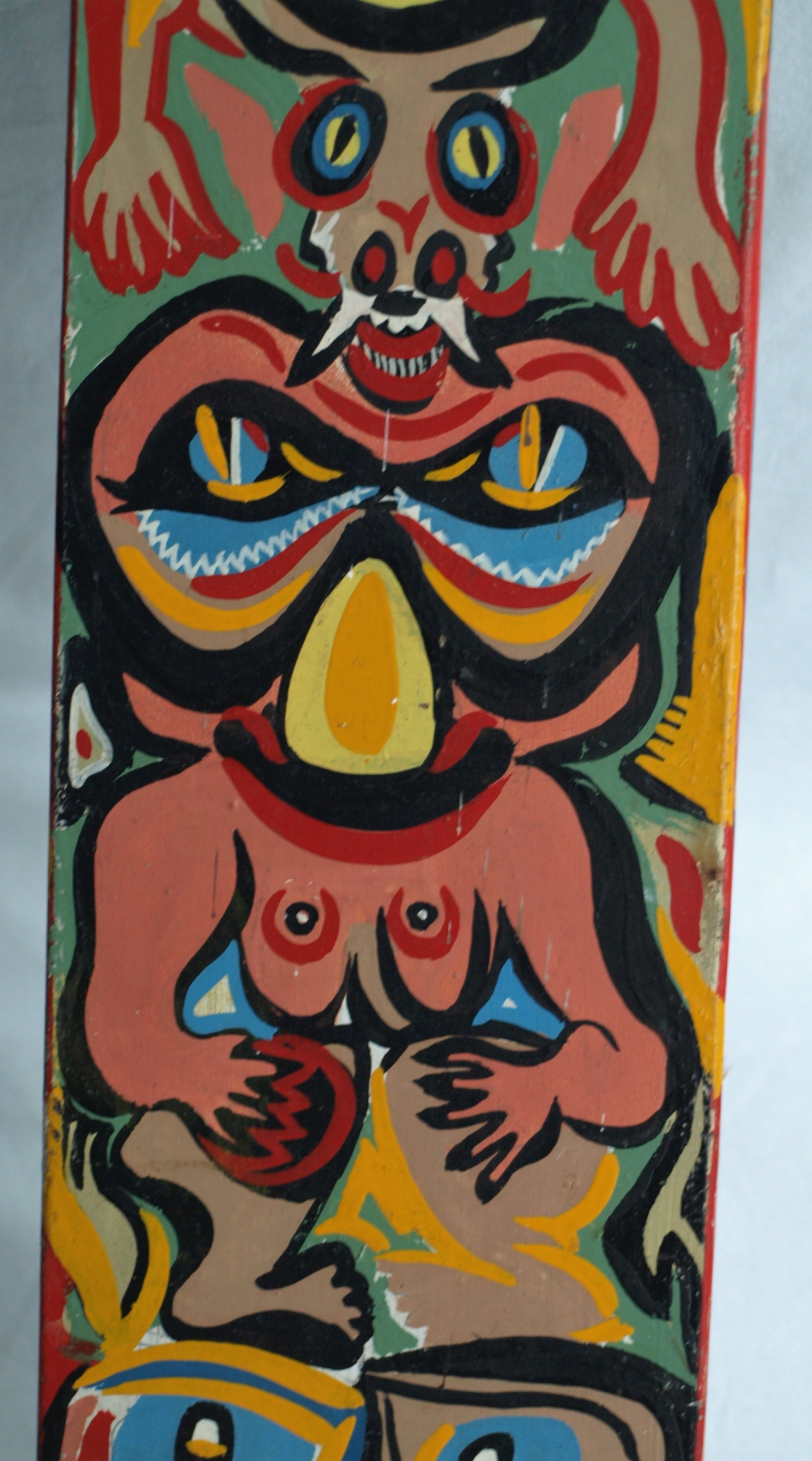 Niet of onleesbaar gesigneerd - Olieverf op houten frame , “Totempaal” – 68 cm hoog  kopen? Bied vanaf 1!