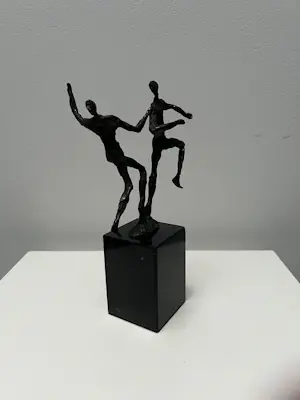 Corry Ammerlaan - Bronzen sculptuur | Aan het dansen kopen? Bied vanaf 20!