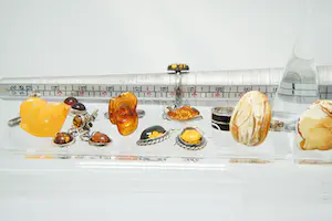 27 - Lot bestaande uit diverse 1e gehalte zilveren oorsieraden en ringen kopen? Bied vanaf 30!