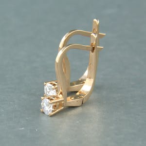 18k gouden solitair oorhangers bezet met briljant geslepen diamant tot. 0,18ct kopen? Bied vanaf 280!
