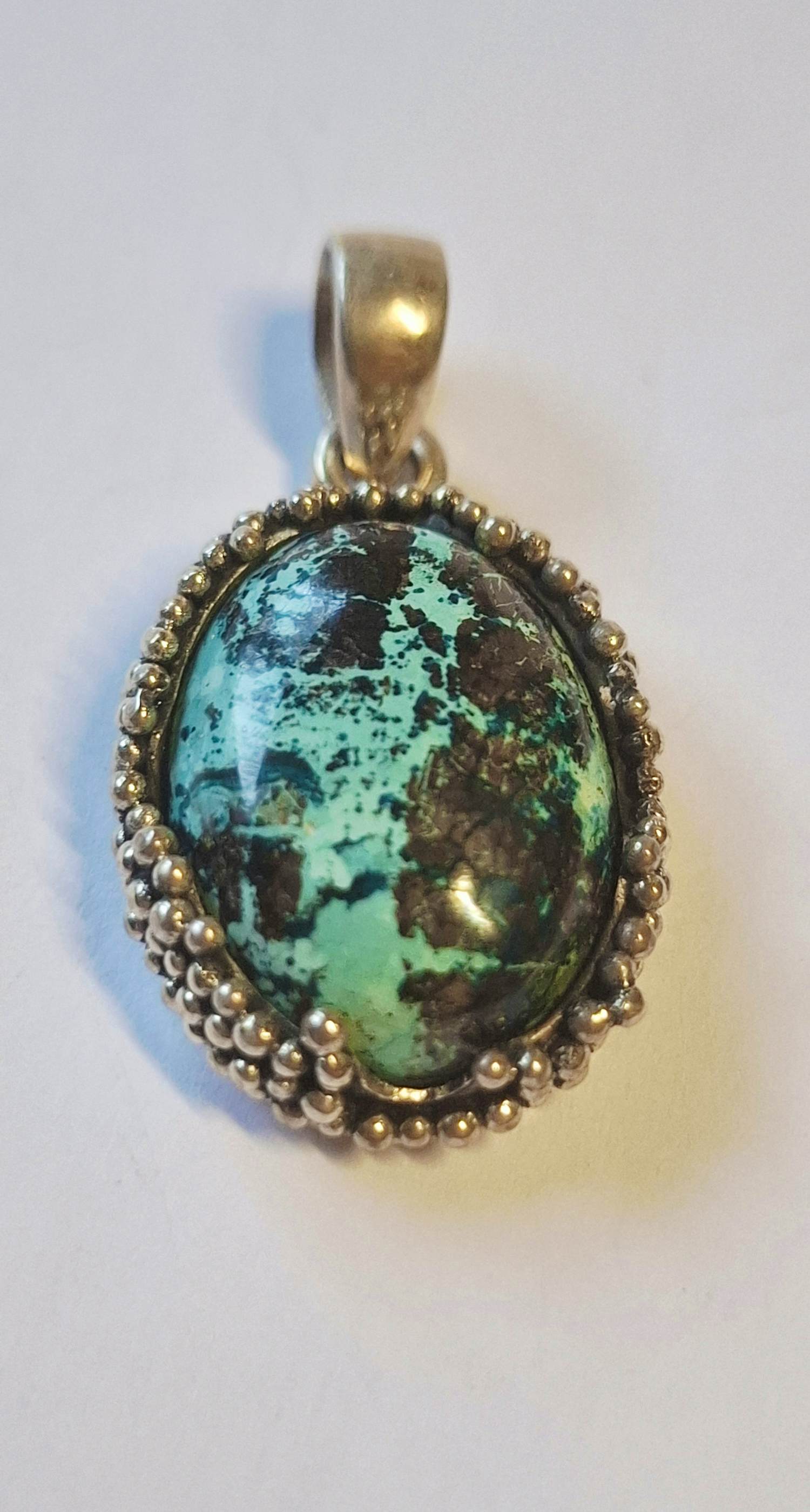 zilveren hanger met een mooie ovale cabochon Tibetaanse groene turkoois kopen? Bied vanaf 50!