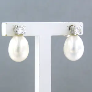 18k wit gouden oorknoppen met parel en briljant geslepen diamant kopen? Bied vanaf 280!