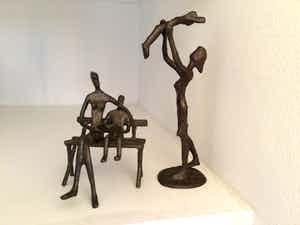 Bodrul Khalique - Twee sculpturen “ MOEDER EN KIND “ verkocht voor € 65!