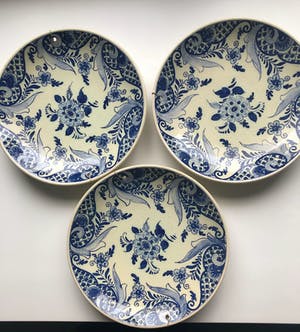 Niet of onleesbaar gesigneerd - Drie decoratieve hangborden, Delfts Blauw kopen? Bied vanaf 1!