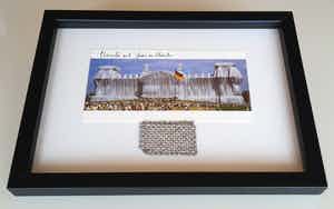 Christo - Wrapped Reichstag - XXL artcard - handgesigneerd - incl. groot stukje stof verkocht voor € 145!