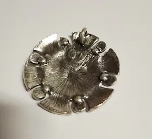 Zilveren hanger uit de Viking tijd tussen 789 eeuw en de 1100 eeuw kopen? Bied vanaf 75!