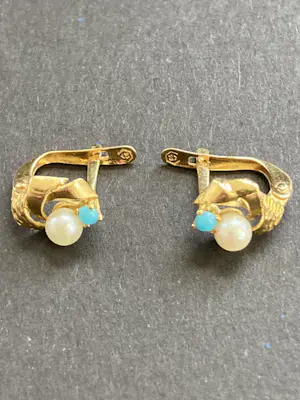 18 karaats geelgouden oorknoppen bezet met cultivé parel en turqoise kopen? Bied vanaf 120!