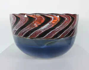 Richard Price - Glasobject / Zeer grote glazen kom of vaas met goud, rood en blauw kopen? Bied vanaf 250!