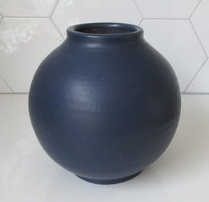 Potterie De Olde Kruyk - Blauwe Bolvaas ontwerp Henno Kurstjens kopen? Bied vanaf 10!