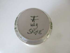Niet of onleesbaar gesigneerd - Schots UIG Pottery vaasje kopen? Bied vanaf 1!