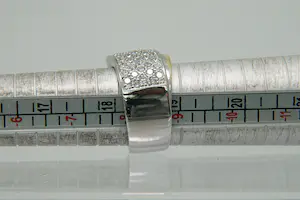 45 - Exclusieve en massief 18Kt goud & (1.20ct) diamanten cross-over ring kopen? Bied vanaf 750!