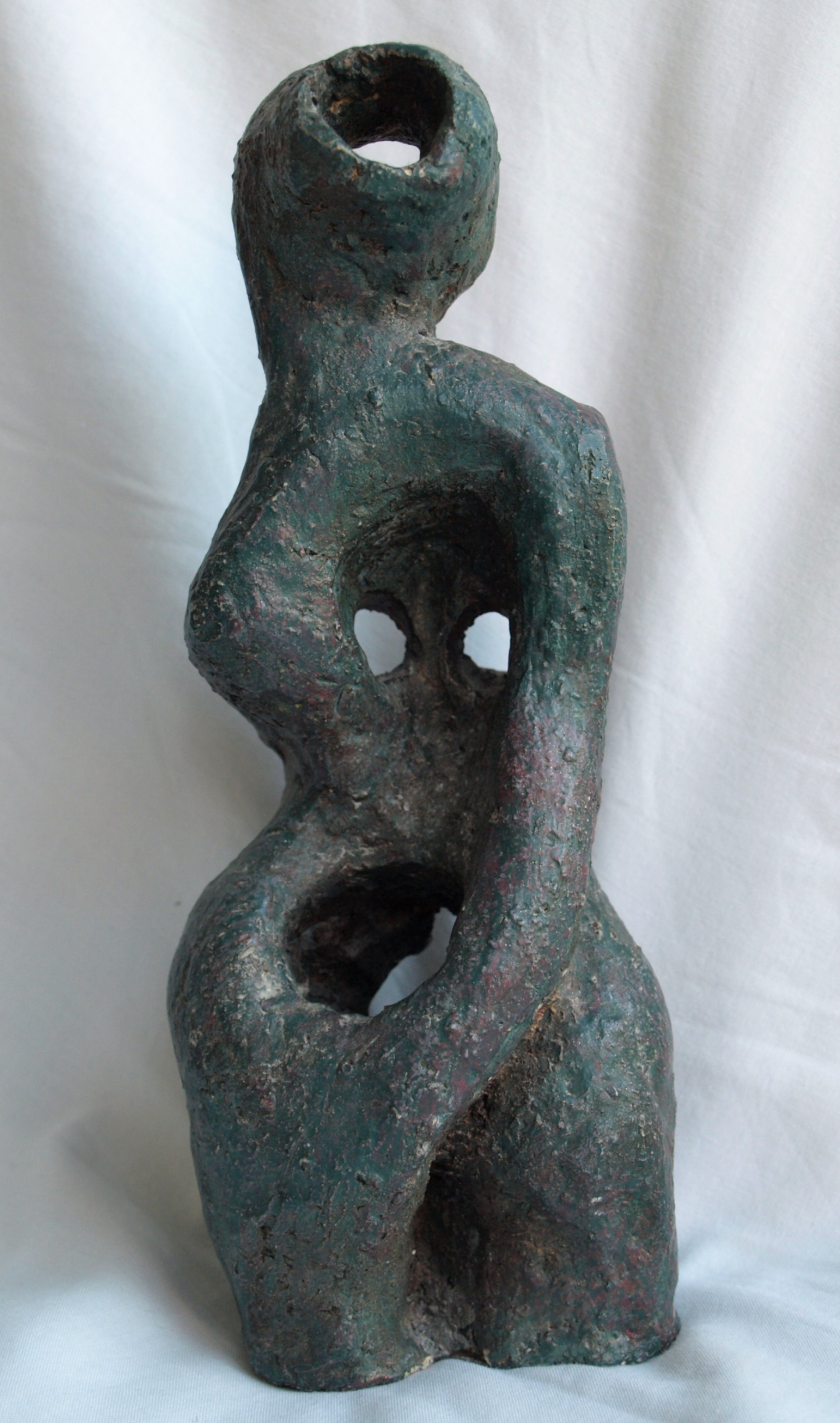 Klaas Pijlman - Sculpture , Madonna – Chamotte / Aardewerk – ca 1970 kopen? Bied vanaf 75!