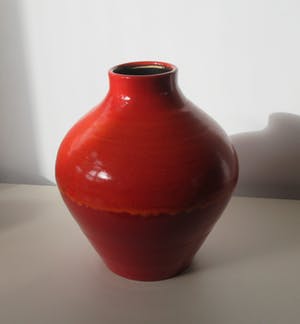 Niet of onleesbaar gesigneerd - Grote rode - oranje lava buikvaas - Pottery Henk Douwsma kopen? Bied vanaf 1!