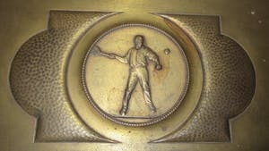 WMF - Hand gehamerde messing art nouveau humidoor afbeelding tennisspeler kopen? Bied vanaf 10!