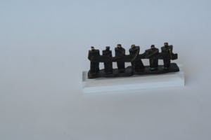 Frans Steginga - samen de zaak van de grond tillen - verbronsd sculptuur kopen? Bied vanaf 1!