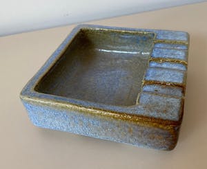 Potterij Zaalberg - Asbak met lichtblauw kristalline glazuur kopen? Bied vanaf 1!