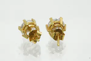 59 - Een paar forse 14krt geel-gouden oorstekers  ZGAN kopen? Bied vanaf 90!