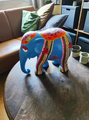 Corneille - Olifant Parade kopen? Bied vanaf 395!