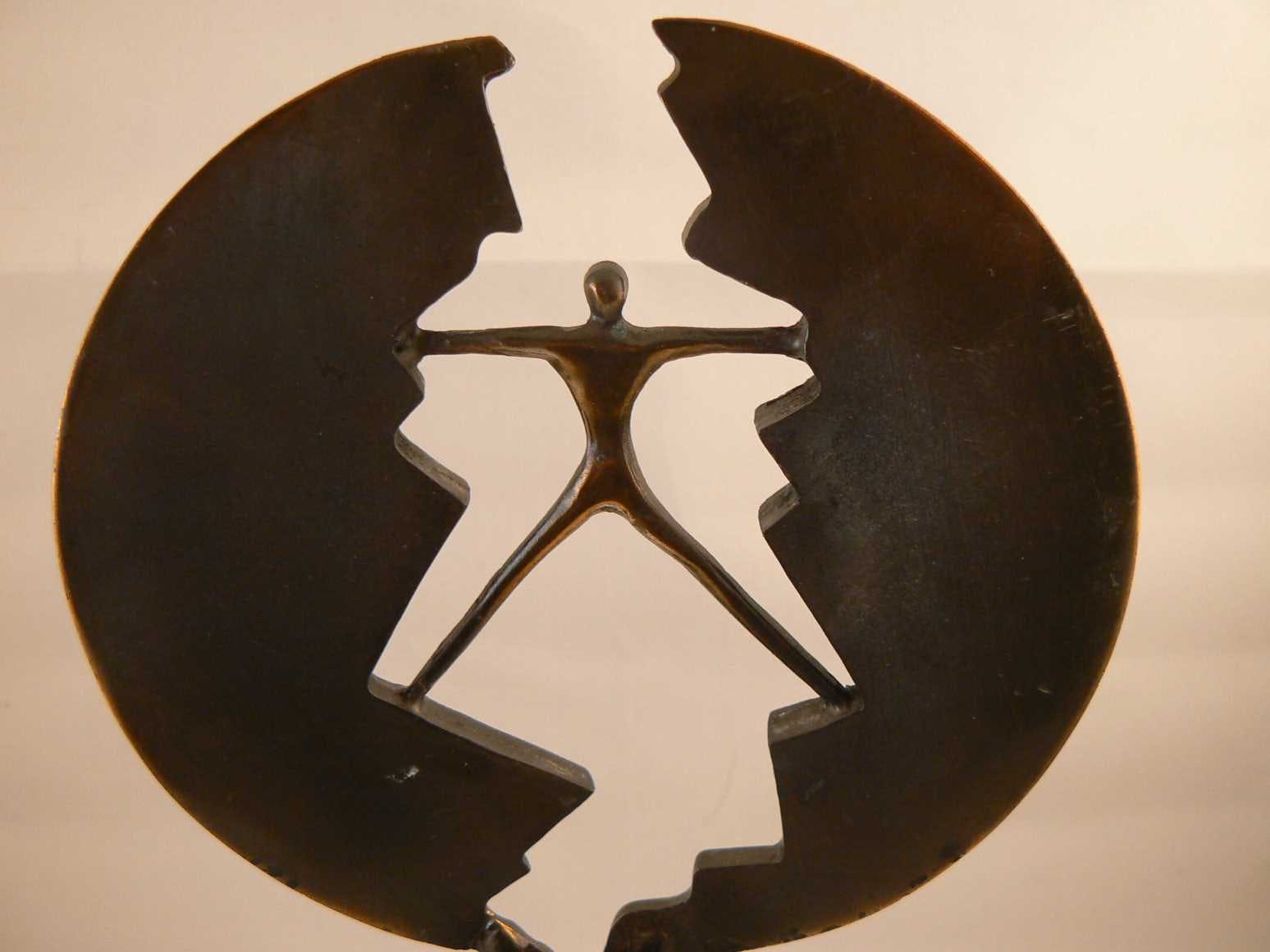 Brons (Onbekend) - Figuur in open gebroken cirkel kopen? Bied vanaf 75!
