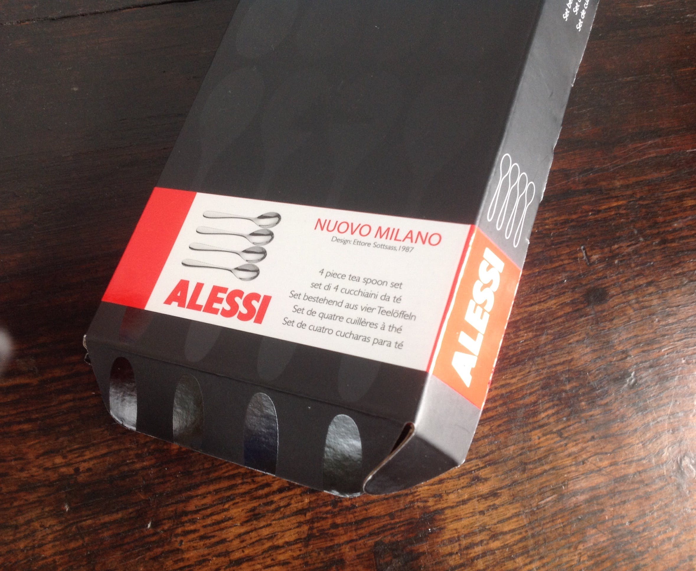 Alessi - en Luc Verschuuren: 4 lepels, 4 kopjes, 1 bus kopen? Bied vanaf 20!
