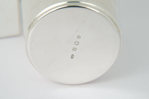 2555 - Fraaie 1e gehalte Zilveren kinder/geboorte beker orig. verpakking kopen? Bied vanaf 70!