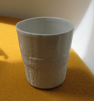 Hella Jongerius - Moderne biscuit porseleinen beker uitvoering Tichelaar Makkum kopen? Bied vanaf 10!