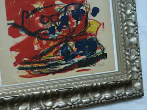Karel Appel - Kleurenlitho ‘Musique Barbare’ in een barbaarse lijst – 1963 – Lijst, 50 x 60 cm kopen? Bied vanaf 10!