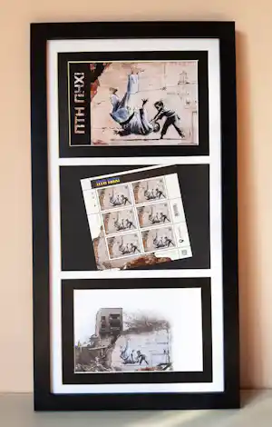 Banksy - Banksy (1974) - FCK PTN! Banksy framed-Complete set verkauft für € 90!