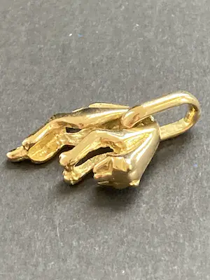 18 karaats geelgouden panter als hanger kopen? Bied vanaf 445!