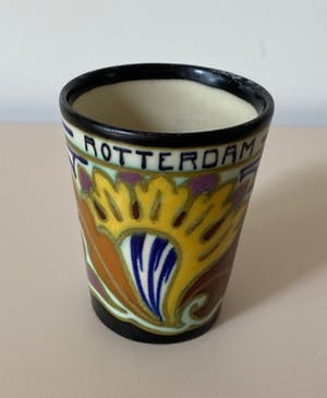 Plateelfabriek Ivora - Art deco platelen beker "Rotterdam" kopen? Bied vanaf 1!