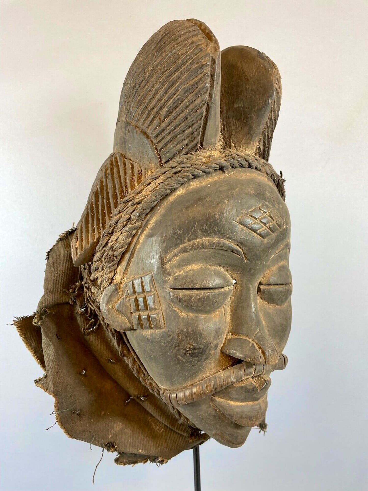 Punu - 210968 - Old African female mask from the Punu - Gabon. verkocht voor € 75!