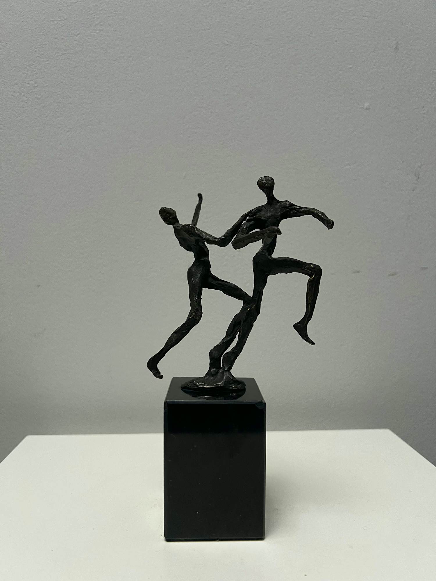 Corry Ammerlaan - Bronzen sculptuur | Aan het dansen kopen? Bied vanaf 20!