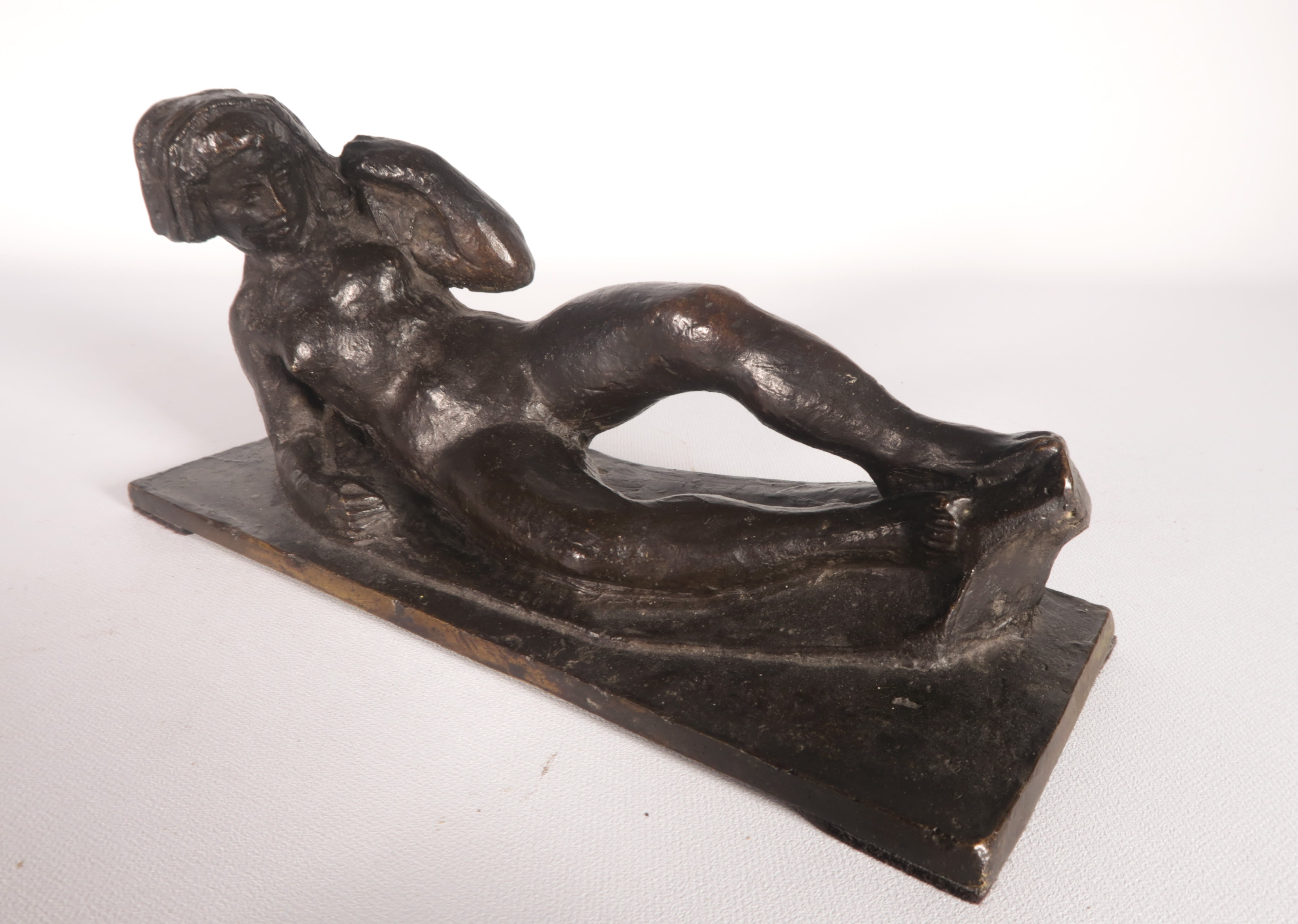 Hubert van Lith -  Bronzen beeld, Liggend naakt, Gemonogrameerd 1947 verkocht voor € 350!