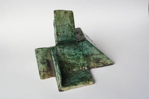 Niet of onleesbaar gesigneerd - kubistisch aardewerk object - niet gesigneerd kopen? Bied vanaf 1!