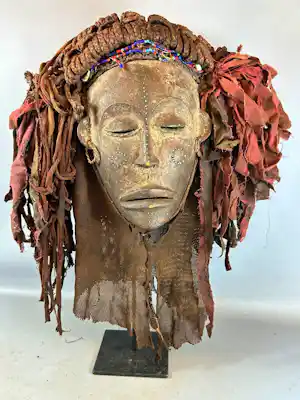Chokwe - 240558 - Antiek uiterst zeldzaam Afrikaans Mwana Pwo-masker - Congo. verkauft für € 899!