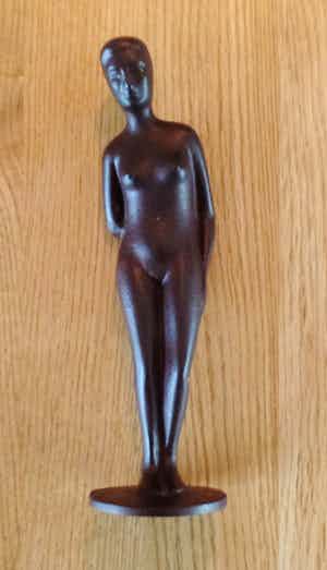 Niet of onleesbaar gesigneerd - Naakt - Brons / Metaal verkocht voor € 10!