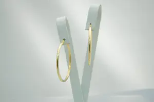 81 - Mooie zo goed als nieuwe set 18 karaat geel gouden "holle" creolen kopen? Bied vanaf 210!