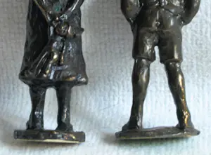 Corry Ammerlaan - 2 Bronzen beeldjes , Binkie & Sophietje kopen? Bied vanaf 1!