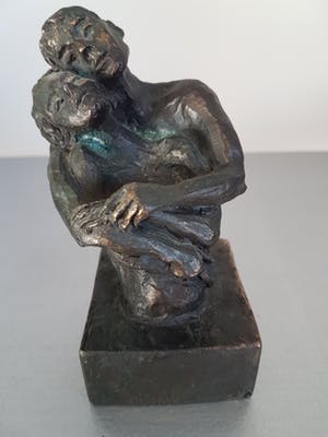 Astrid Veldhuyzen-Koppen - Beeld / Sculptuur " Omarming " kopen? Bied vanaf 60!