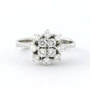 18k witgouden entourage ring bezet met briljant geslepen diamanten tot. 0,65ct kopen? Bied vanaf 550!