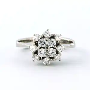 18k witgouden entourage ring bezet met briljant geslepen diamanten tot. 0,65ct verkocht voor € 550!