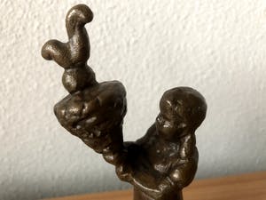 Antoinette Ruiter - Bronzen beeld meisje met kip. kopen? Bied vanaf 25!
