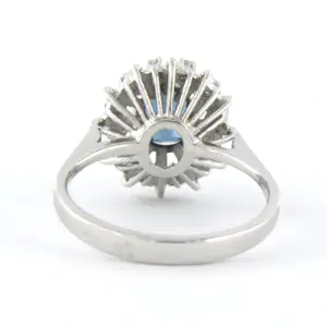 18k witgouden entourage ring met doublet saffier en single cut geslepen diamant kopen? Bied vanaf 310!