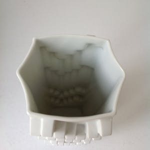 Hutschenreuther - Grote Reliëfvaas (h 30 cm) uit de serie Archais ontwerp Heinrich Fuchs kopen? Bied vanaf 75!