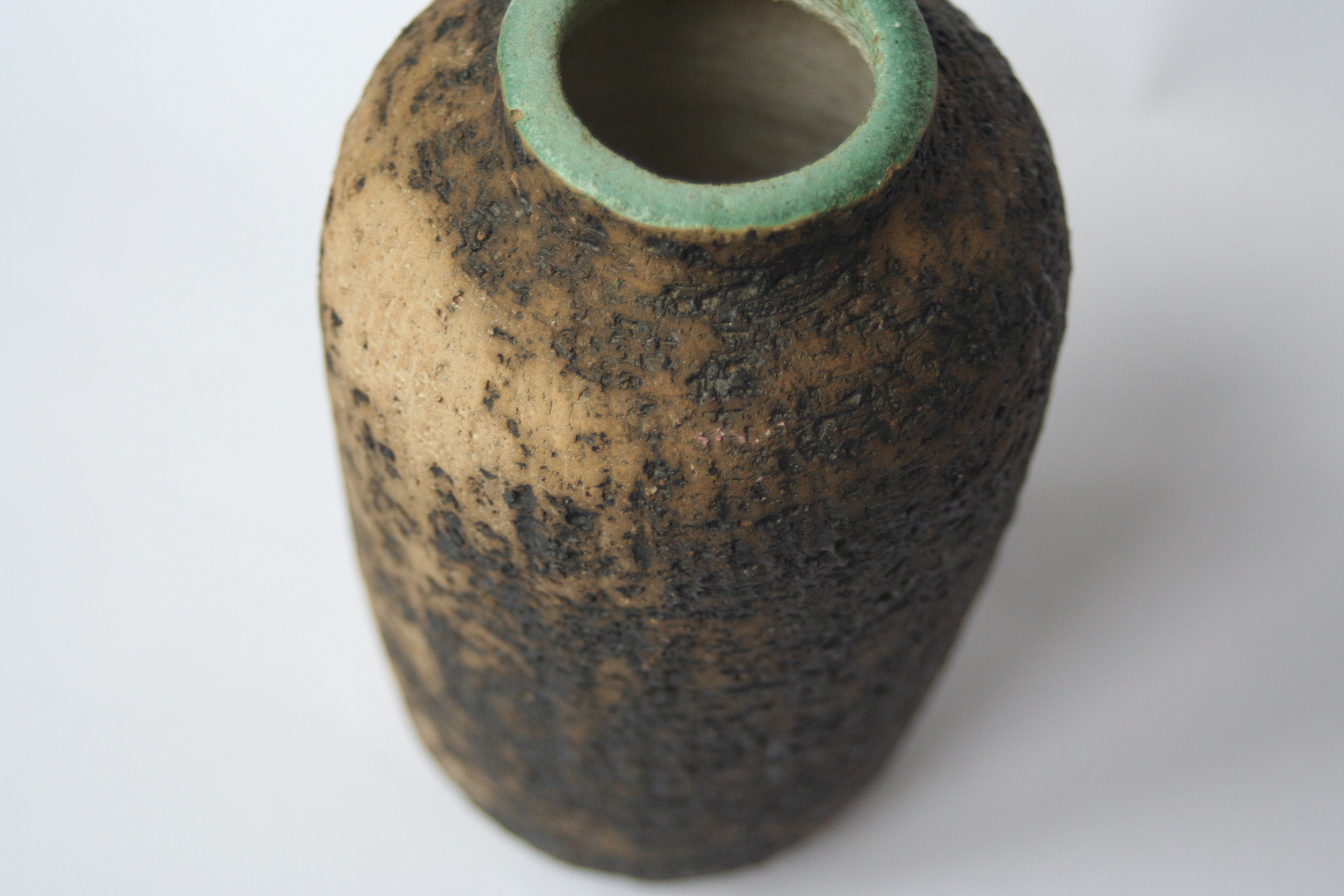 Pieter Groeneveldt - vaasje - decoratie berkenbast - stempel periode 1952-1972 kopen? Bied vanaf 1!