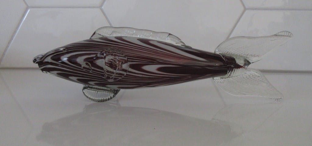 Niet of onleesbaar gesigneerd - Murano - Rood witte glazen vis jaren 60 verkocht voor € 30!