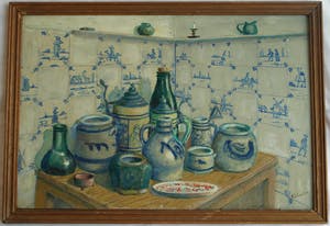 Niet of onleesbaar gesigneerd - Ingelijst, olieverf op board , stilleven “Aardewerk met bierpullen” kopen? Bied vanaf 1!