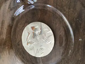 Corry Ammerlaan - Glazen schaal met zilverkleurige plaquette kopen? Bied vanaf 1!